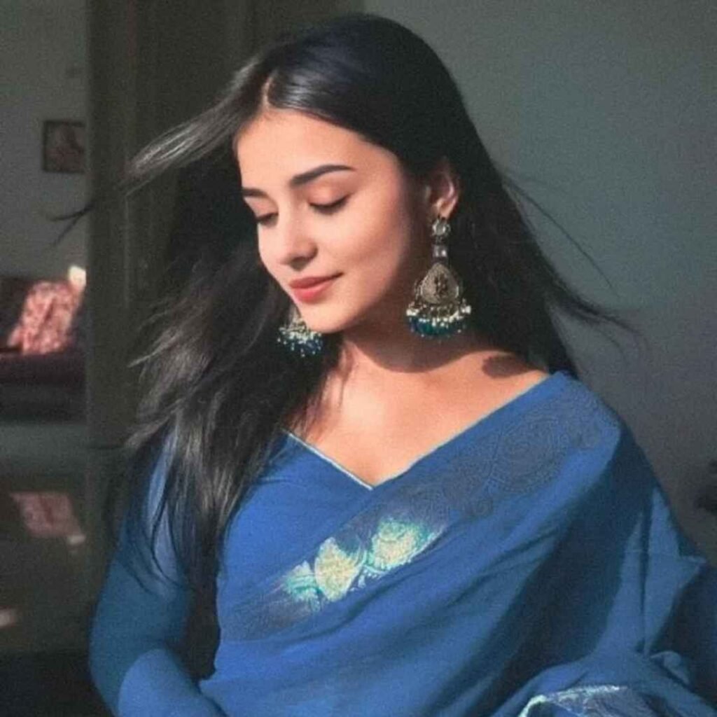 Real simple girl images for WhatsApp