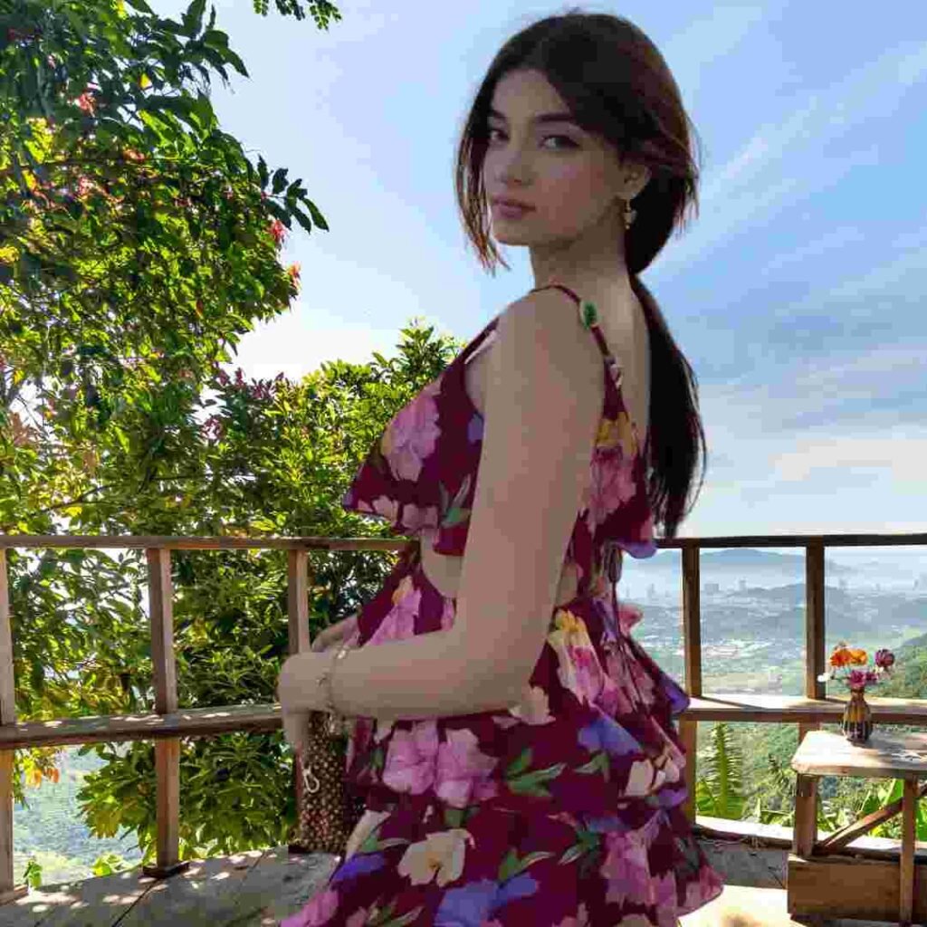 Real simple girl images for WhatsApp