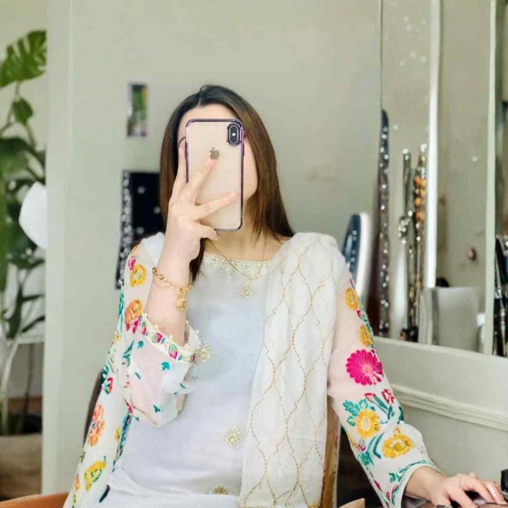 Girl Styli Pic DP for WhatsApp