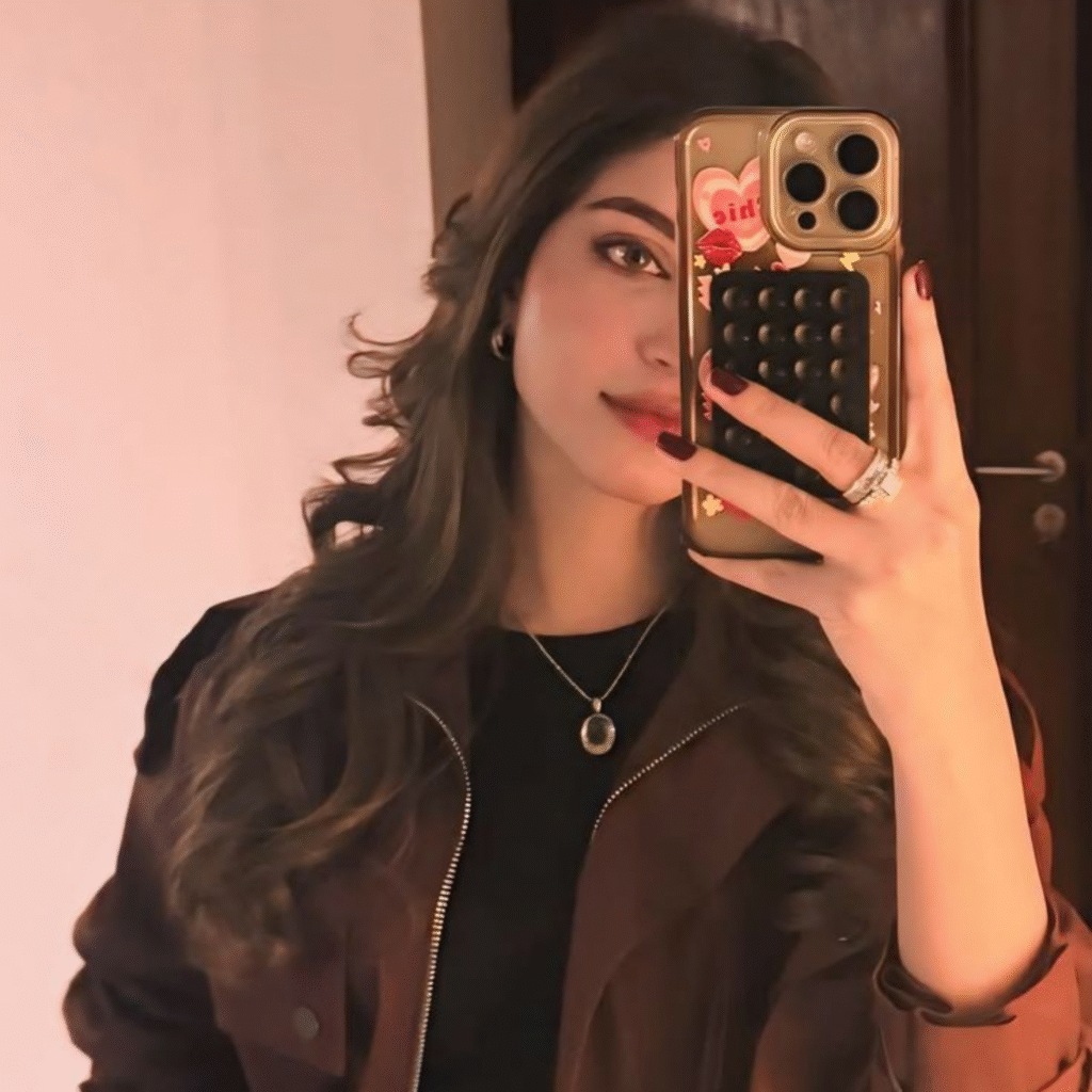 Selfie Girl Photo DP Instagram face