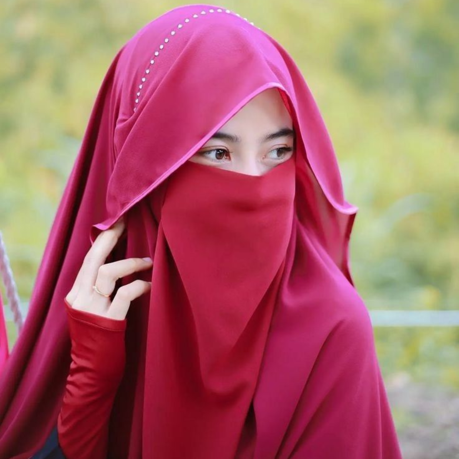 Girl Single Whatsapp DP Hijab
