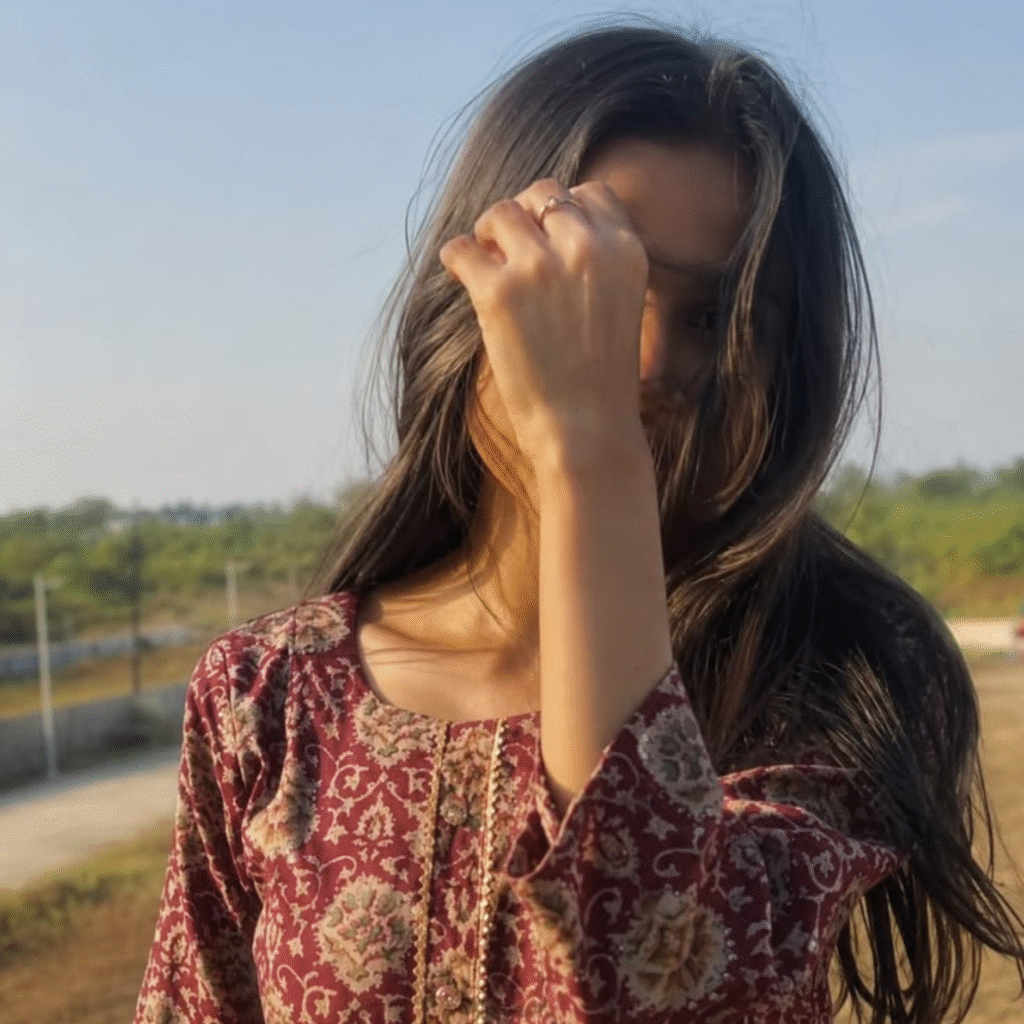 Stylish Hidden DP Instagram Girl