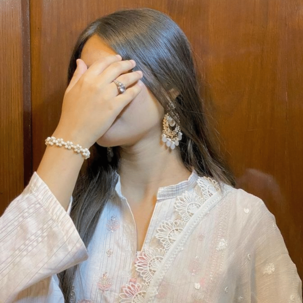 Stylish Hidden DP Instagram Girl