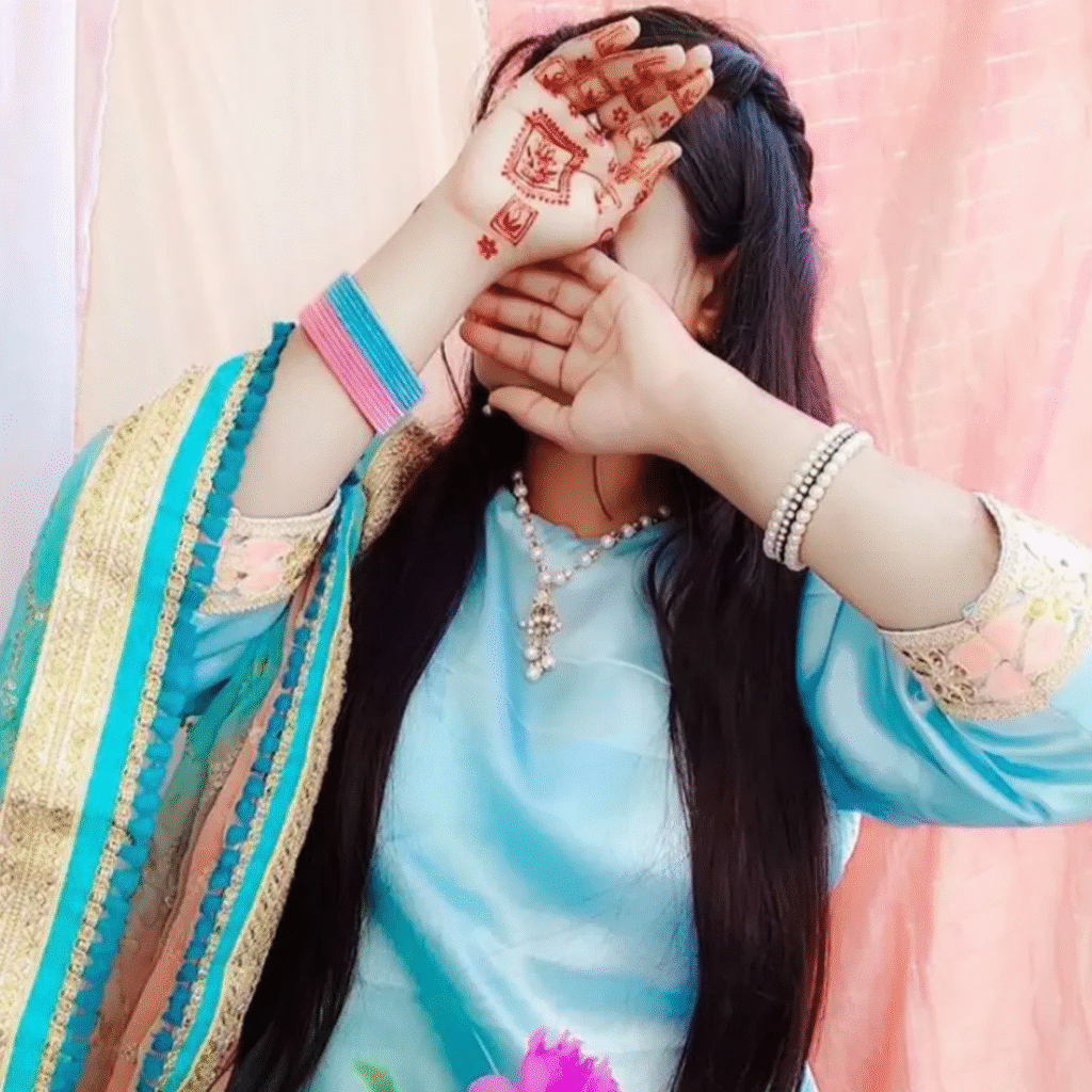Stylish Hidden DP Instagram Girl