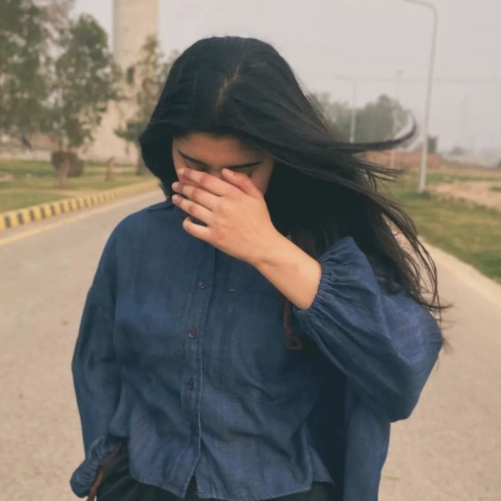 Cute Hidden DP Instagram Girl
