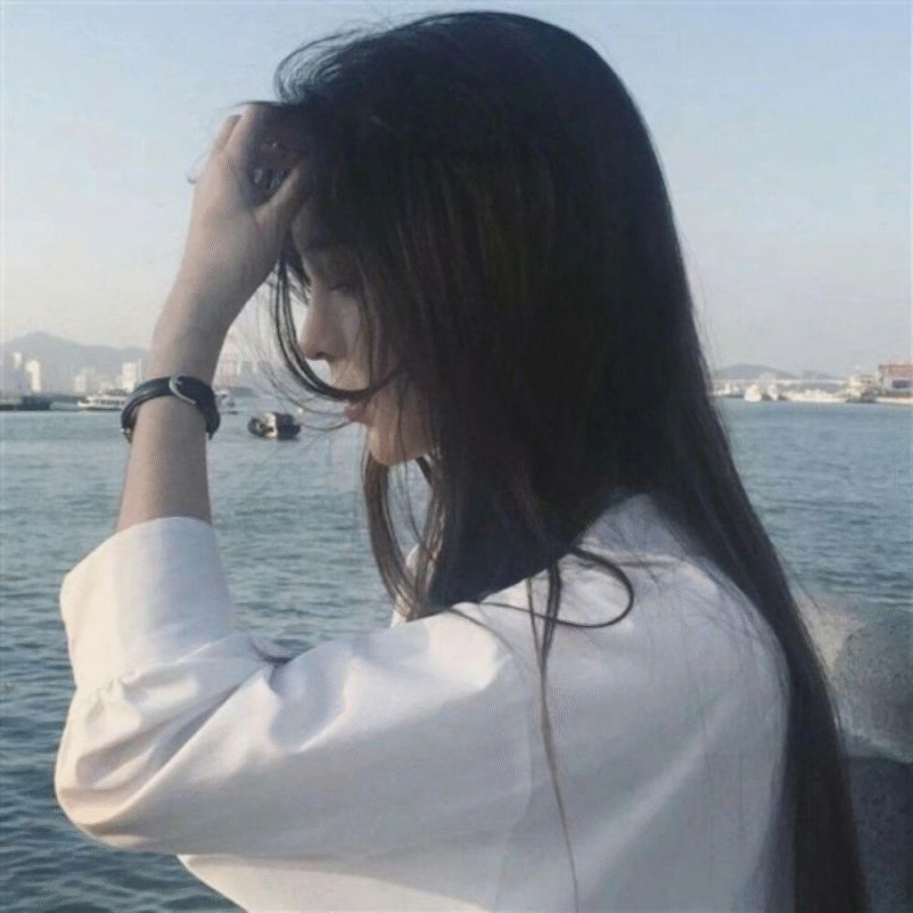 Cute Hidden DP Instagram Girl