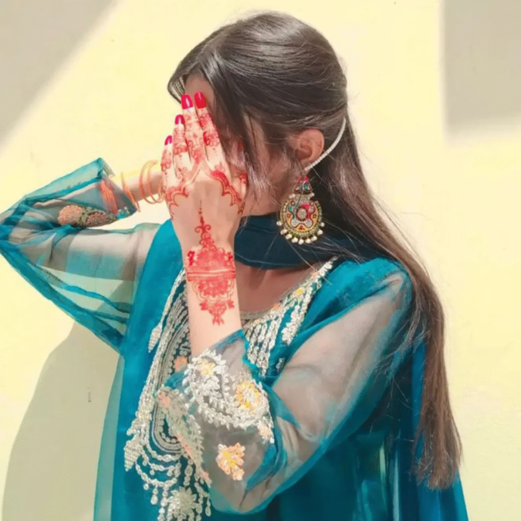 Hidden Face Insta DP Girl