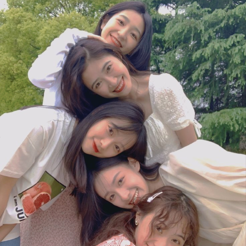 5 Friends Group DP Girl